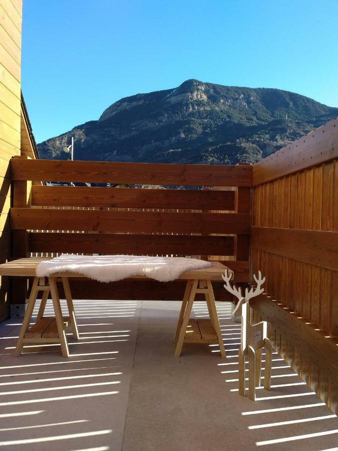 Tuca Del Mont Leilighet Benasque Eksteriør bilde